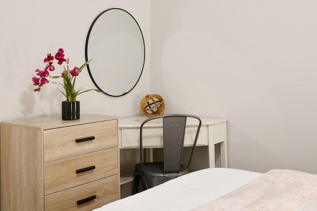 * Lux Modern Retreat * Downtown * King Beds * Apartment *