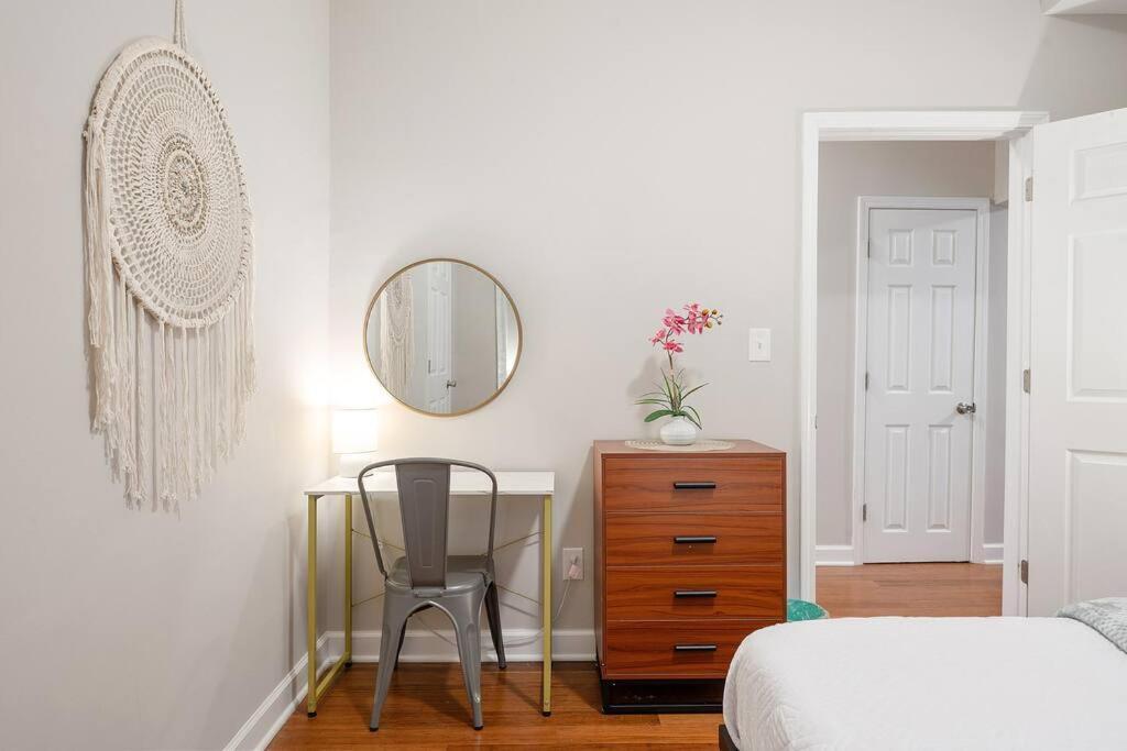 Apartment * Lux Modern Retreat * Downtown * King Beds * *