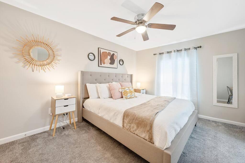 * Lux Modern Retreat * Downtown * King Beds *