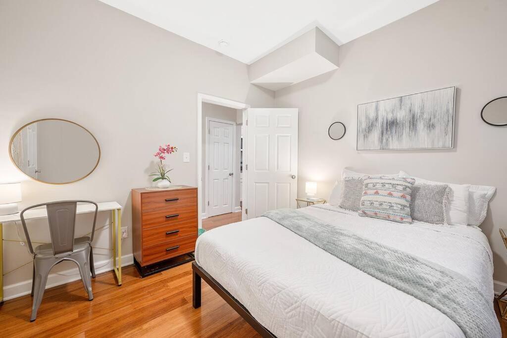 Apartment * Lux Modern Retreat * Downtown * King Beds *