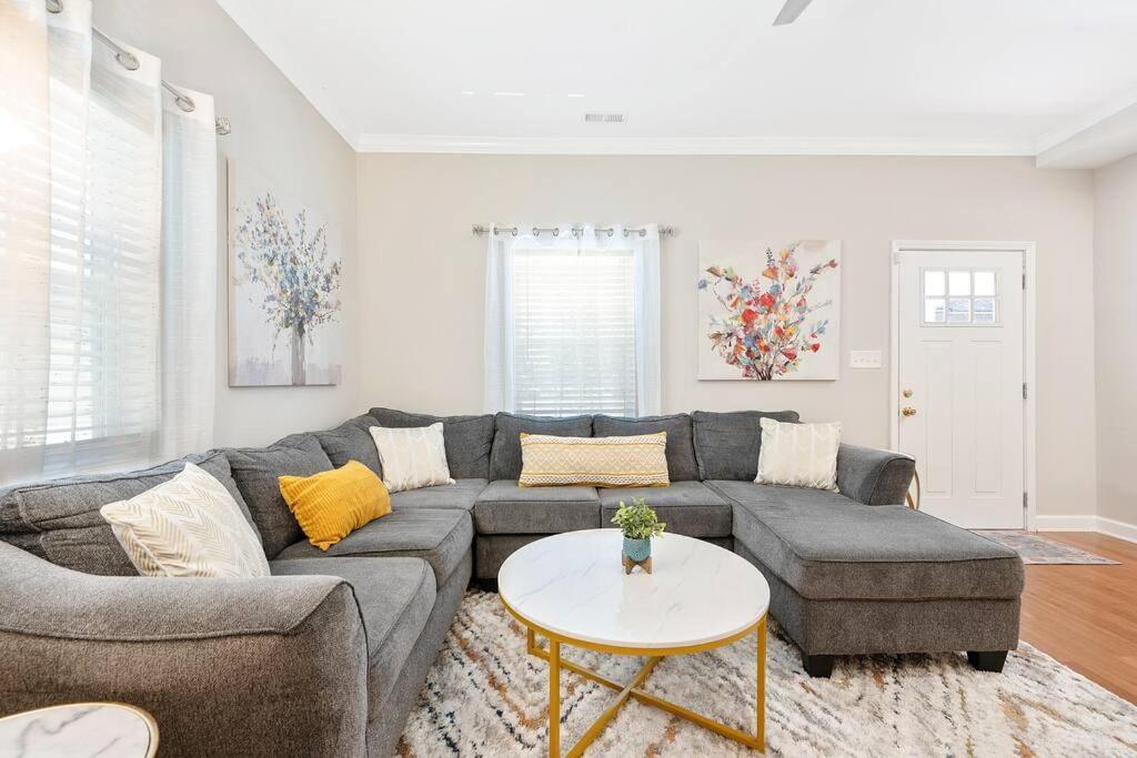 Apartment * Lux Modern Retreat * Downtown * King Beds * Durham